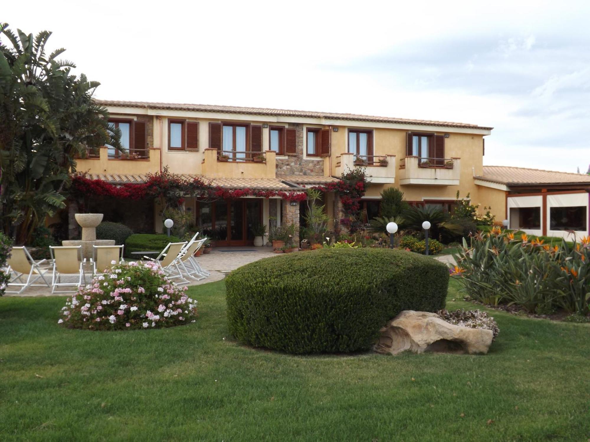 Le Anfore Hotel Villasimius Bagian luar foto