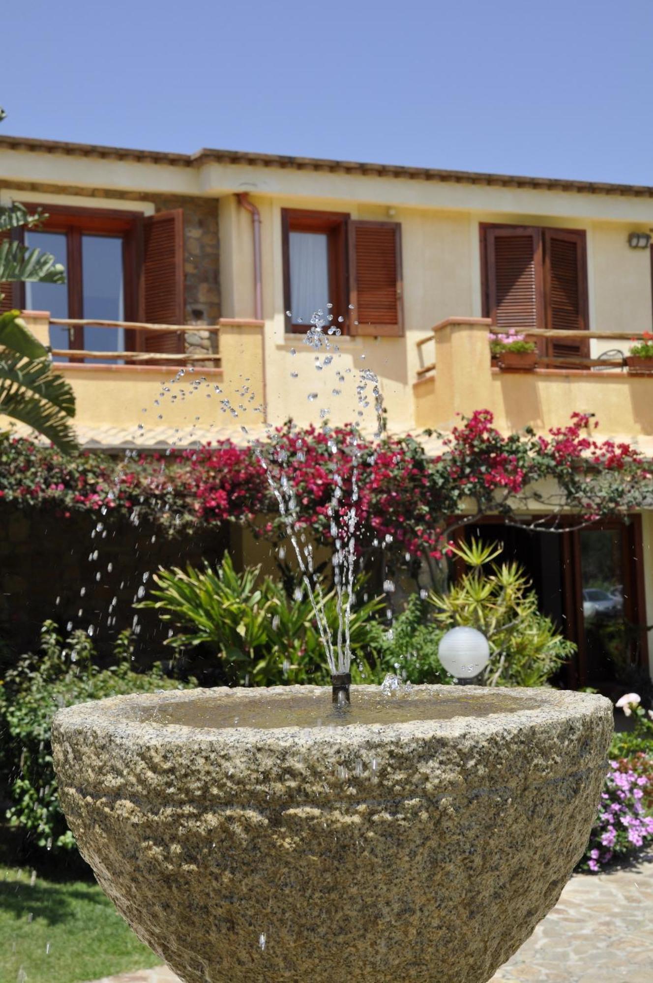 Le Anfore Hotel Villasimius Bagian luar foto