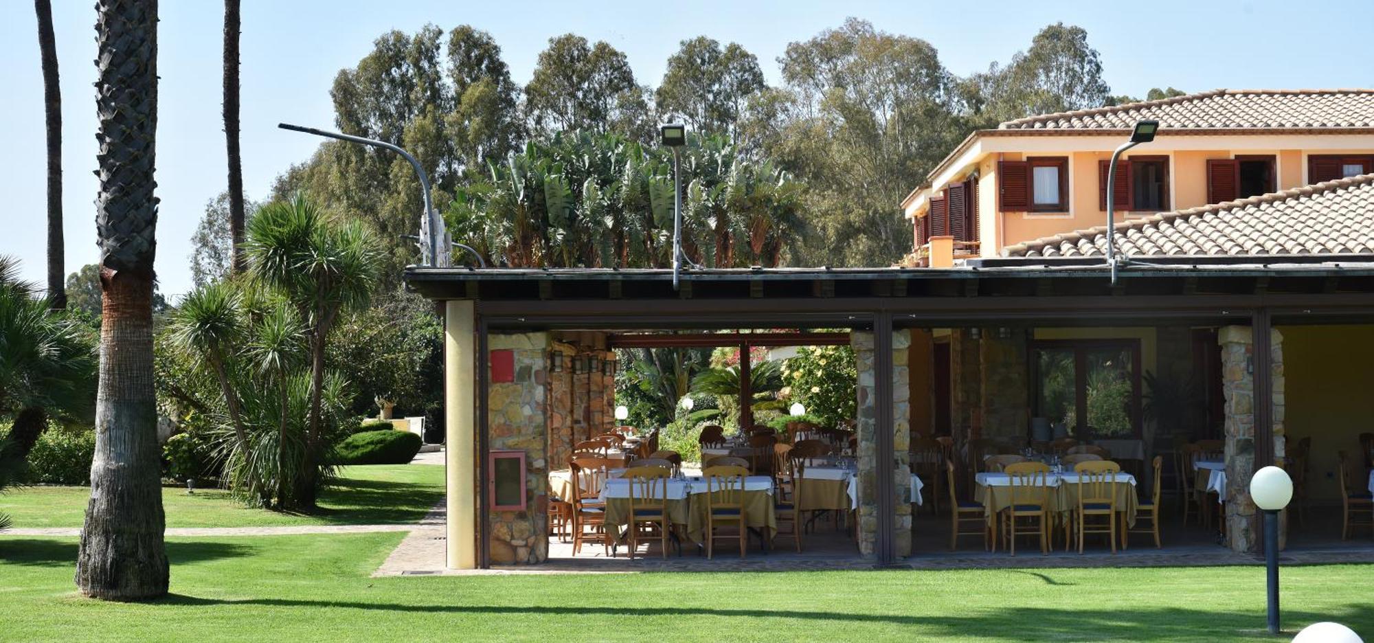 Le Anfore Hotel Villasimius Bagian luar foto