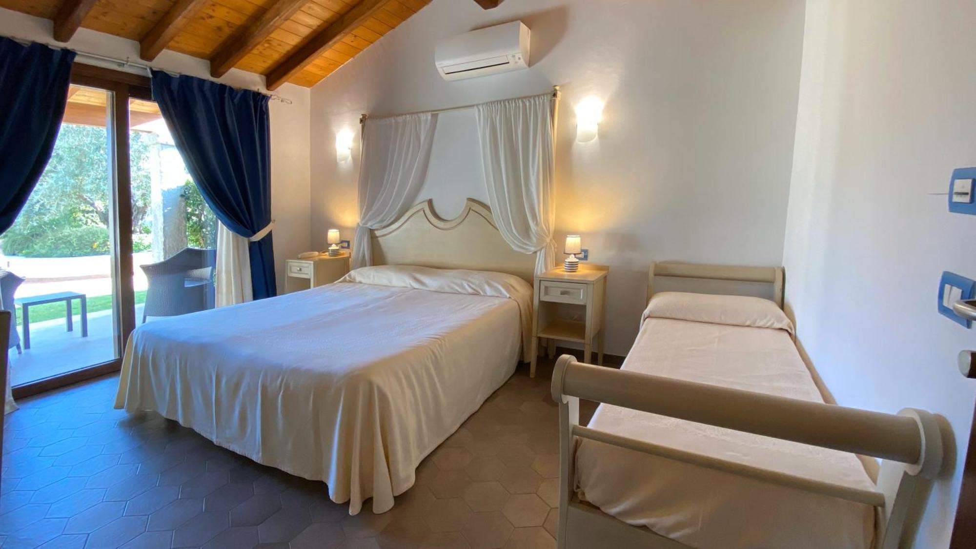 Le Anfore Hotel Villasimius Bagian luar foto