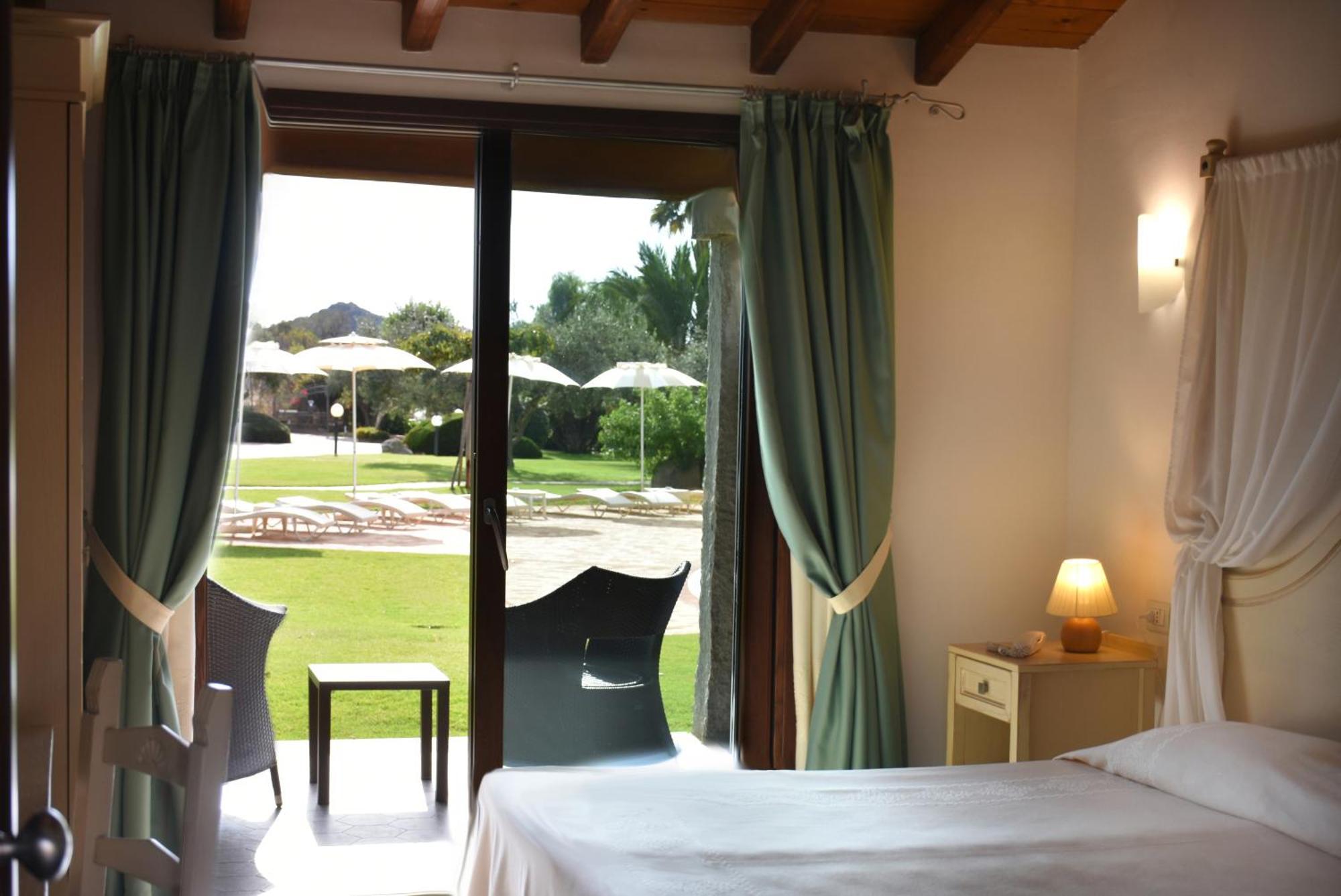 Le Anfore Hotel Villasimius Bagian luar foto