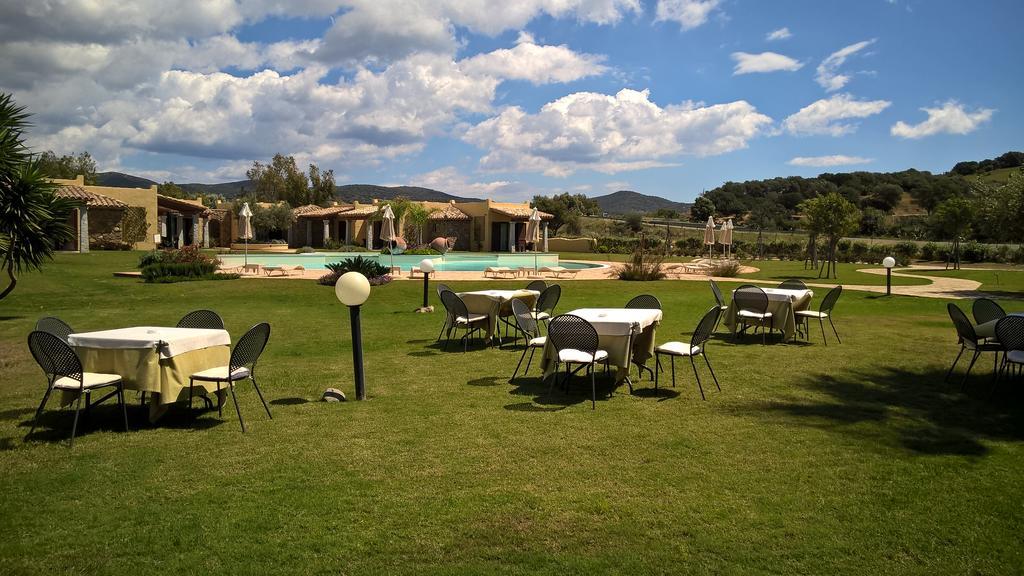 Le Anfore Hotel Villasimius Bagian luar foto