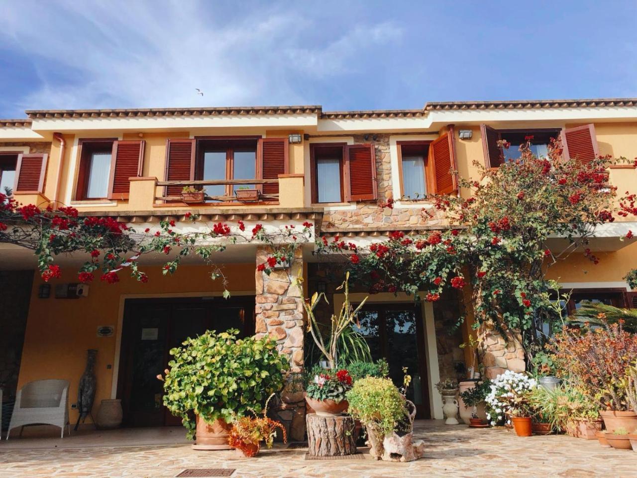 Le Anfore Hotel Villasimius Bagian luar foto